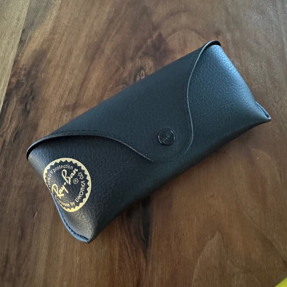AUTHENTIC large black Ray-Ban case & lens cloth